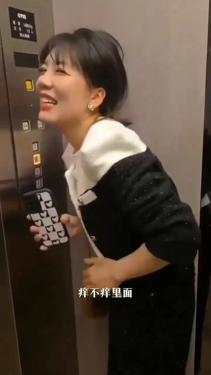 熟女淫妇背着老公偷情，骚穴里被情夫塞着跳蛋，情夫还要找五六个男的来一起操她，五叔说，这种浪货骚逼就适合找个绿帽老公过日子 https://t.co/29TmSo1xYE