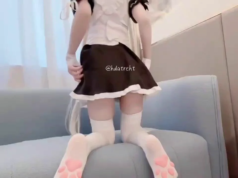 揪着双马尾 在沙发上后入吧 https://t.co/xo7MrD7bDi