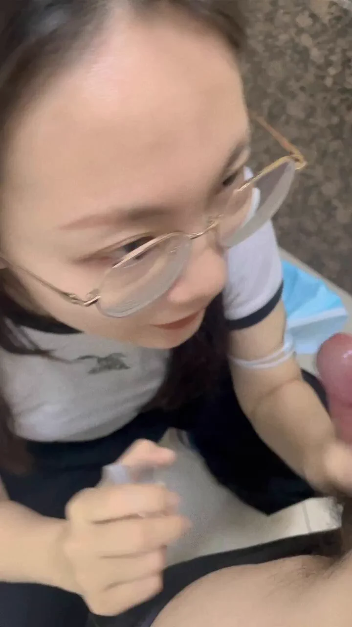护士亲自取精完整版这边看：https://t.co/bL8mSUnQ9R https://t.co/W7ymmaJ5ST