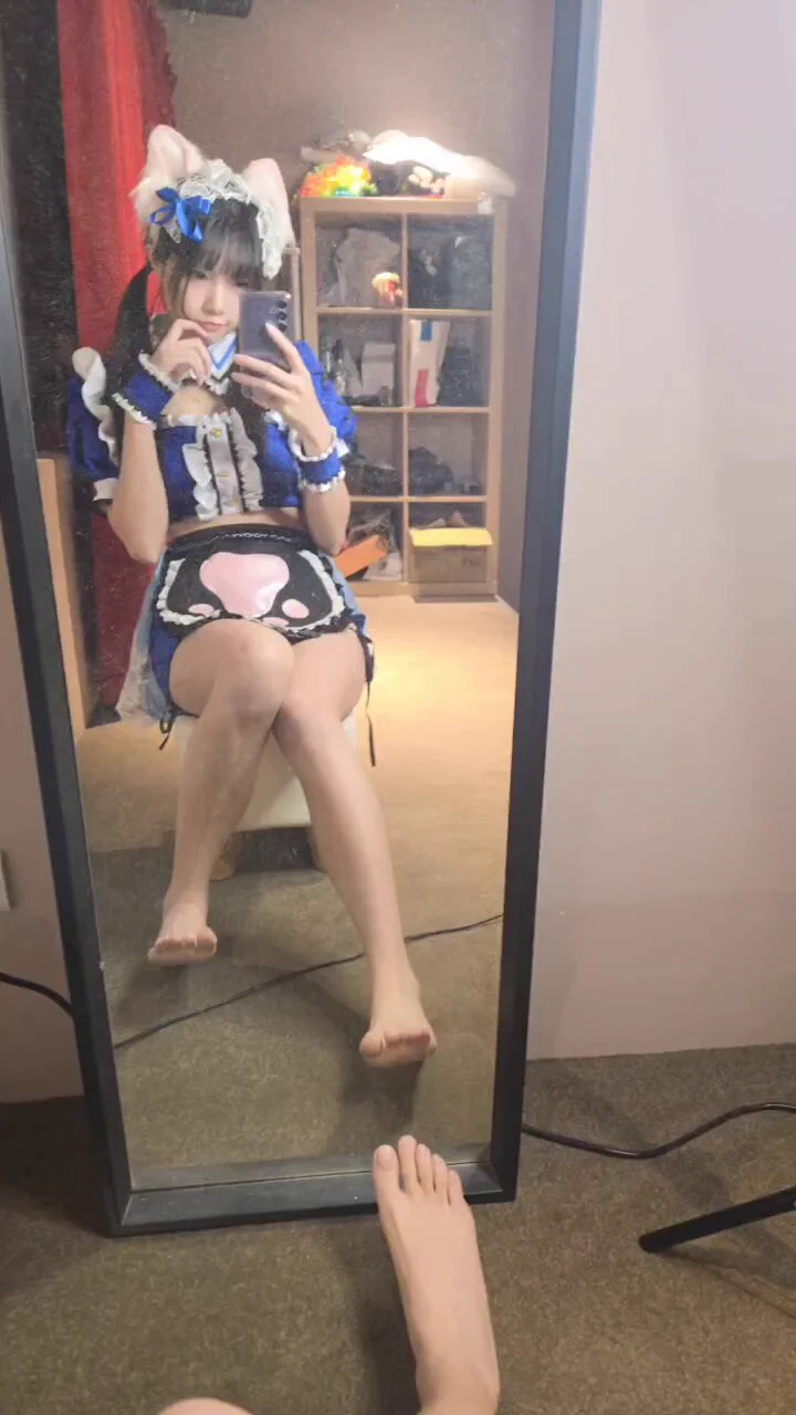 還不過來趴在我的腳下5/17 在喵屋女僕酒吧擔任一日女僕唷 https://t.co/i32C9yjHTF