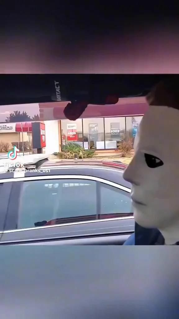 Did you hear the one about Michael Meyers pulling up next to you 😂😂😆😆 https://t.co/5m6NuO4cT3
