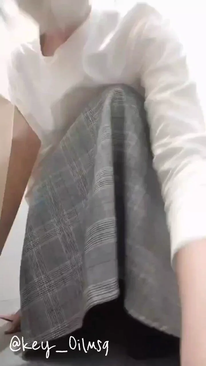 お洋服買ってそのまま着替えてくるっていうから、冗談でお着替え撮ってきてってお願いしたらほんとに撮ってきてくれた🥺見たらいろいろエロいんだけど、これは誘われてるってことでいいんだよね？笑 https://t.co/9JFzyEyyBK