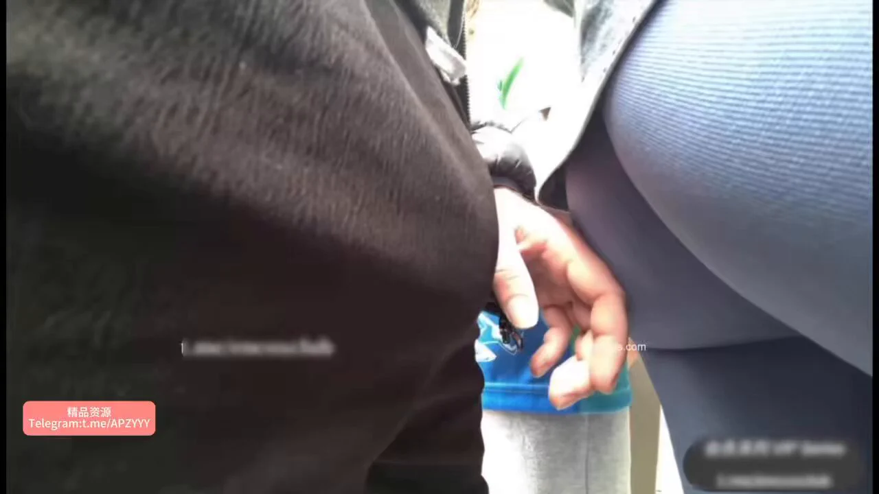 ✨紧身瑜伽裤翘臀外国妹 实在太诱人了 用大鸡吧在背后狂顶 最后射满了她整个屁股！完整版👉: https://t.co/i1G2uvJuat https://t.co/OtIBZI4gEk