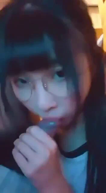 十个眼镜九个骚评论区有 #Ai脱衣 #换脸 工具和免费破解版福利App⬇️#露脸 投稿：@ShiGuang1226 @wtowd67821986 @jav_hihi_ @laga27439 https://t.co/rH3vF6st6B