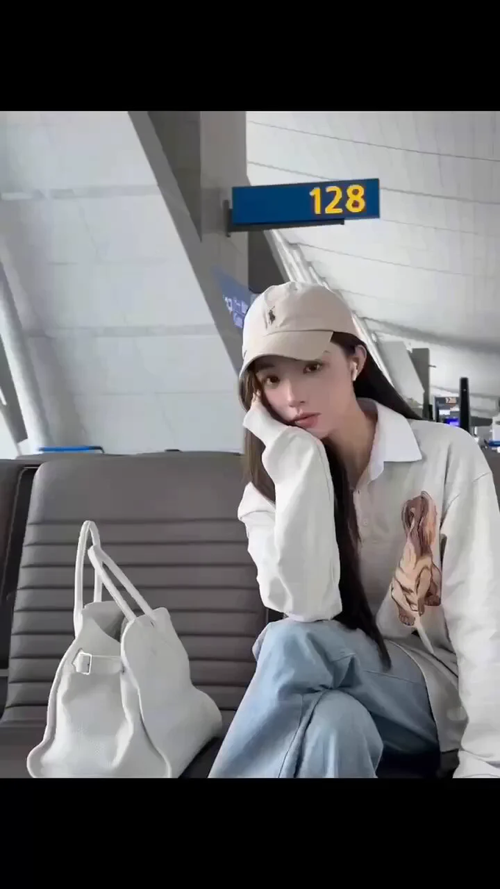 #上海W气质原生脸   兼职仅预约媚眼如丝 杏脸桃腮 柳腰 马甲线  酒杯腿 169cm x 95斤x D 后天汗水锻造的好身材 • 签约达人博主&amp;模特• 02年  嫩滑如玉• 双一流美院  艺术系•🛰️：h828278🐧：1049257842看照门槛🚪100（永久有效）备注zfb口令🧧添加➕✈️：https://t.co/QzcRA25bLA https://t.co/oc3qh1esWd