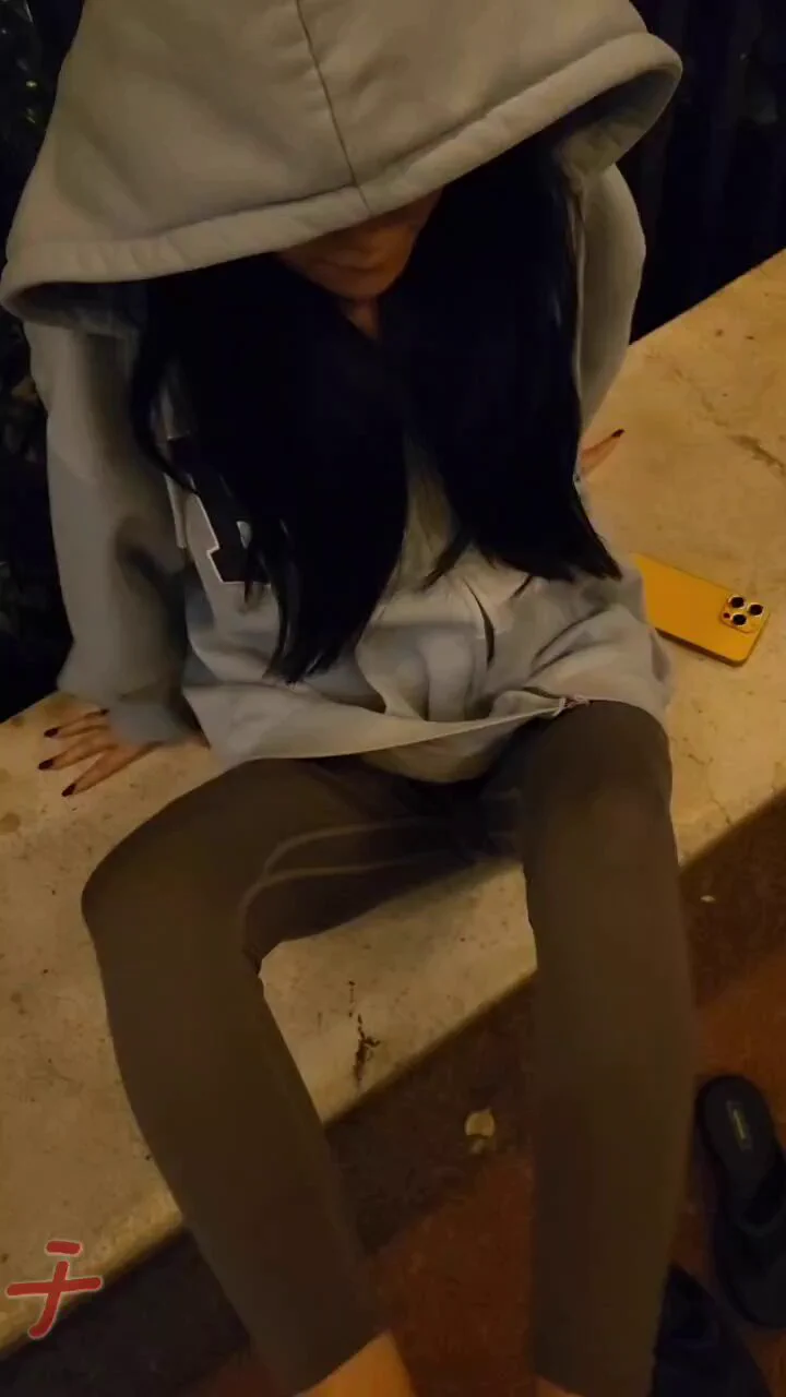微露脸来一次露出 现在已经可以在公共场所肆意的吃鸡了 ？顺便来一段足交回馈粉丝@luchu888 https://t.co/ysijnRayHY