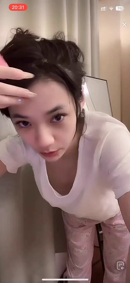 假期后上班第一天太枯燥了，来看奈子吧 https://t.co/Q9HIFsYjiV