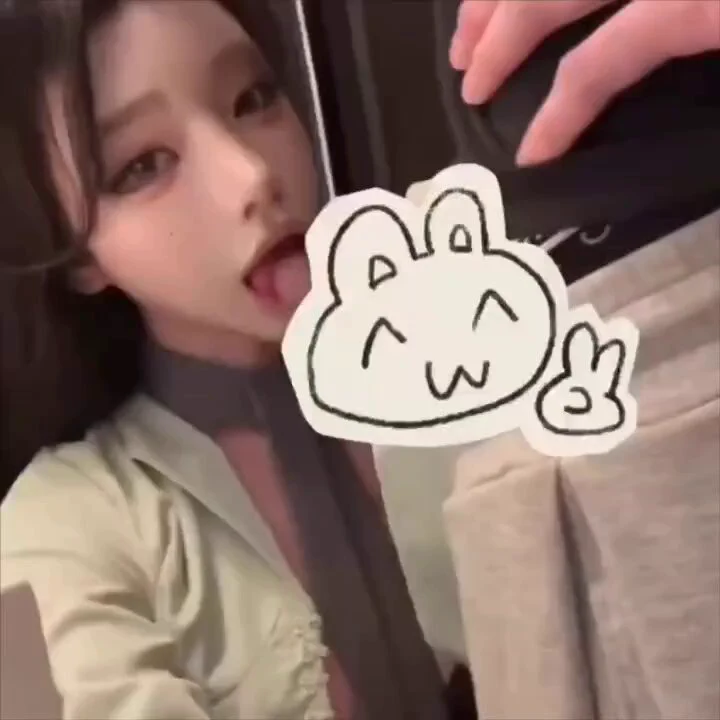 超高颜值极品美女顶级颜值给金主吃肉棒，完整版在主页置顶电报群冲冲冲！@007share @wqganenshi_ @eggroll_tea https://t.co/dRviEE4tAE