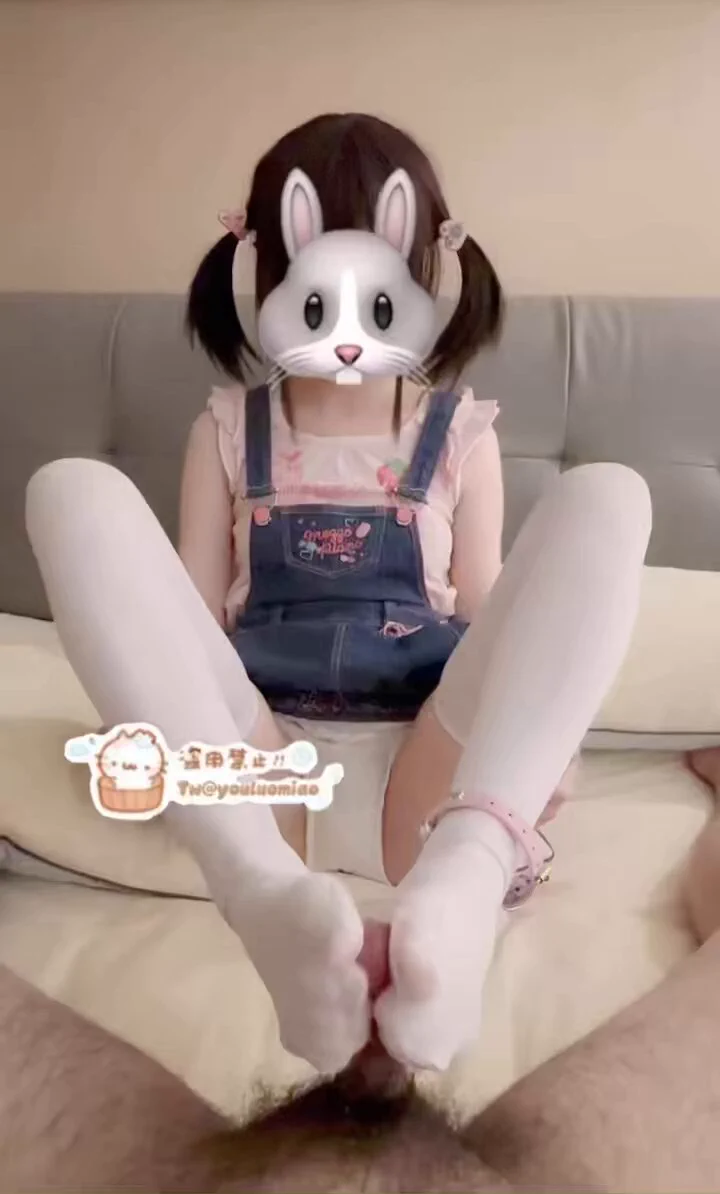 好幼的女儿呜呜呜🥹 玩爸爸的废物JJ 都没有女鹅的脚大 @Xiaoxiaofoer@ToukaYuan@MitsumeDoji https://t.co/STbXaRDUEf