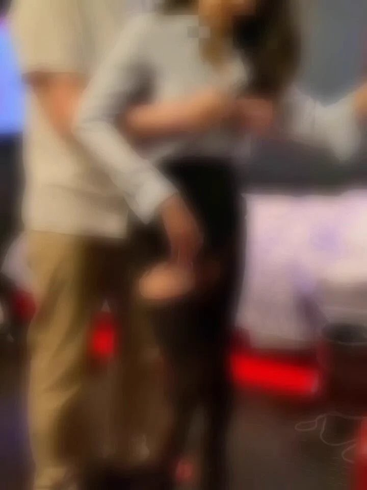 新手单男与反差婊人妻的首次碰撞，激动的手解个扣子都打颤 离大谱😂@Fengsiyuan https://t.co/uijDhmtKYi