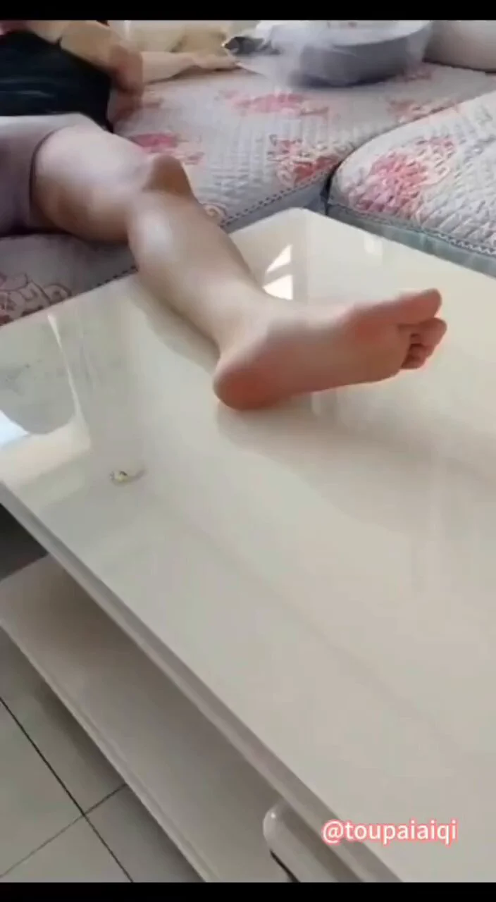 看看骚芳姐有没有流骚水？ https://t.co/ZvsVtAhE9n