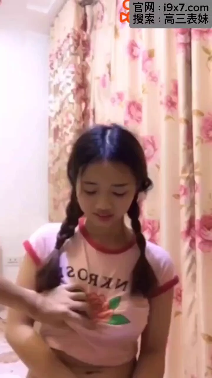 高三表妹因为她妈妈不给买苹果手机就离家出走了被表哥诱骗到家，青涩懵懂的小表妹被随意摆布，直接无套猛操，表妹多次确认“表哥，你说给我买苹果手机”，表哥看着这么天真稚嫩的表妹忍不住直接无套内射！高清完整版点击评论区 获取更多内容👇👇👇 https://t.co/ckKj3wkOHQ