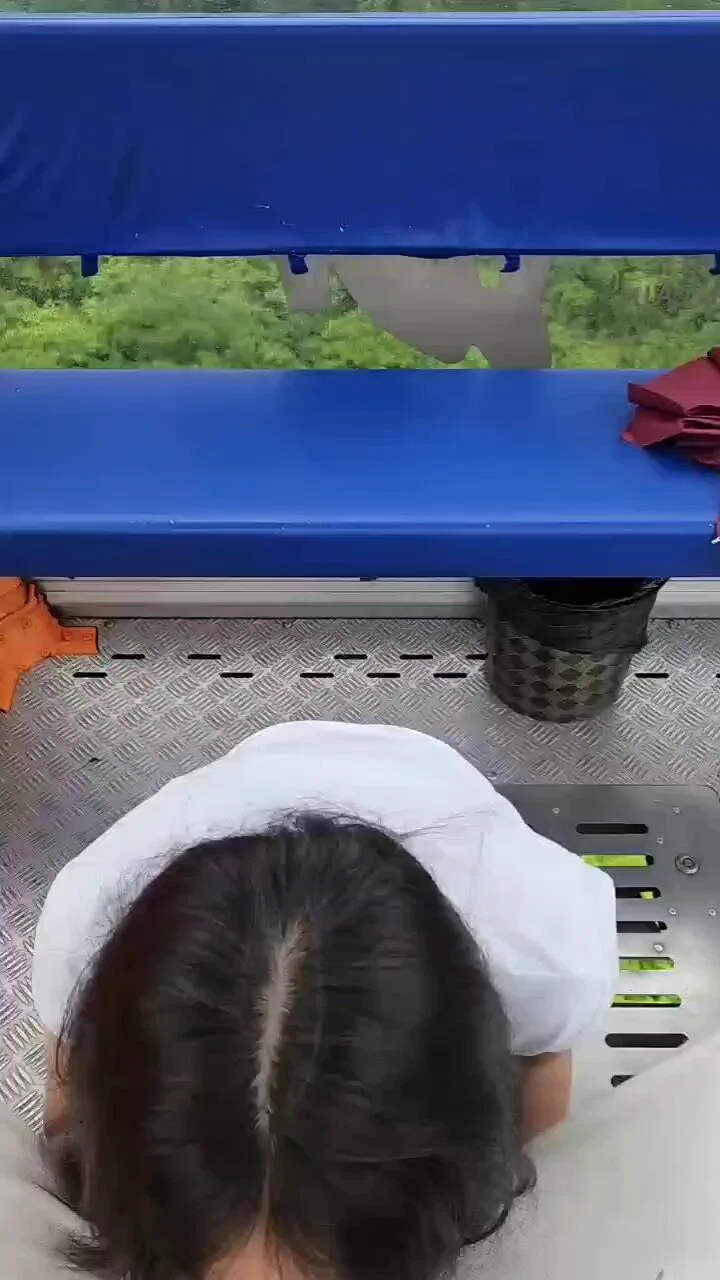 张家界景色真美 幸运的我们承包了独立缆车 既然是天意那就不要浪费 最后吃🐔感觉被对面下山的人看到了🫠@kssexxia@luchu888@wqganenshi_ https://t.co/gT7Pcyl15z