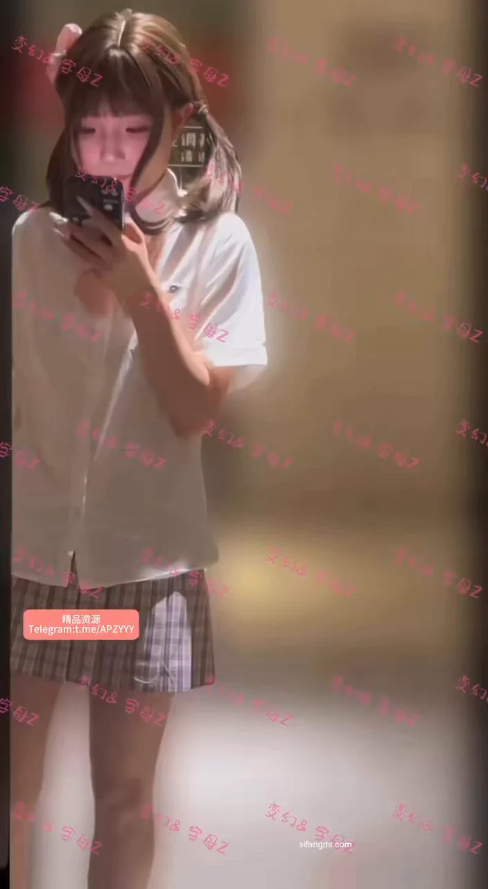 ✨网红餐厅遇见JK双马尾小姐姐，跟男友撒娇秀恩爱，这小骚货估计之前剃毛了，现在长了出来新逼毛，手电筒照清你这个小骚逼！完整版👉: https://t.co/18cSFgTZKk https://t.co/Y8J1SF5eTS