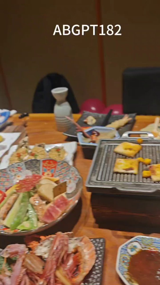 不是吃日料吗，怎么吃肉肠了…… https://t.co/XPvH1arFGv