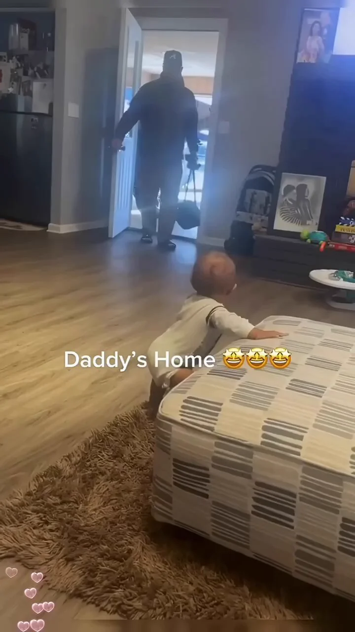 Skip the toys, skip the snacks—Daddy’s home! 😄💖

 https://t.co/QPpBMyGsqn