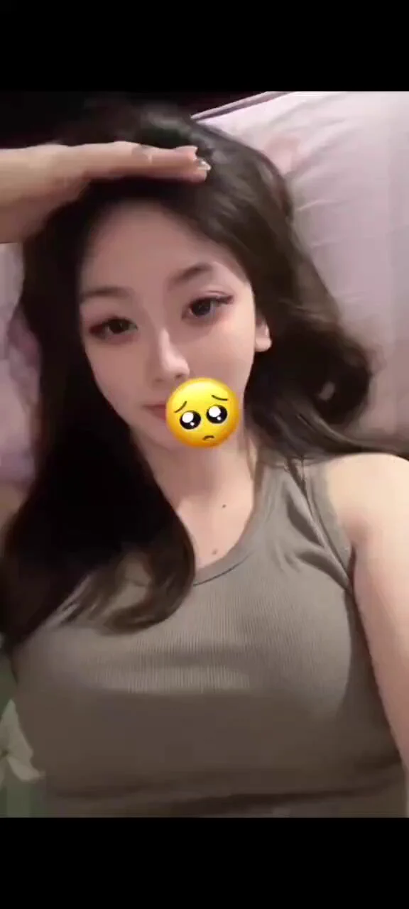 超高颜值极品反差美女体育生金牌奖杯拿到手软，完整版在主页置顶电报群冲冲冲！@007share @wqganenshi_ @eggroll_tea https://t.co/AaS0FK5Kin