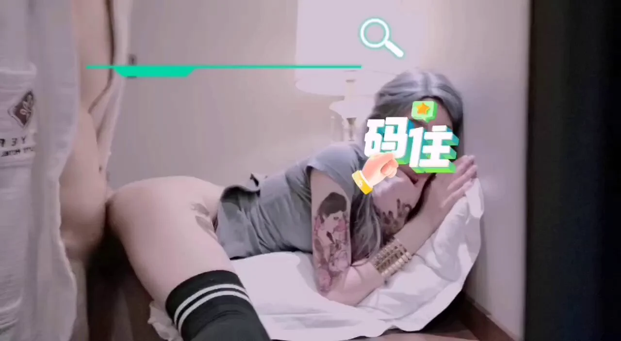 夜店的喧嚣散尽炽热的欲望如烈焰吞噬汗水与酒气交缠还让我叫的更大声，让对面的人也听到喜欢他每一次的碰撞 好想更深一点纹身贴的，夜店玩有纹身刺激感谢大佬嘻嘻嘻♡(*´∀｀*)人(*´∀｀*)♡@ToBulma@ToBulaer@KawasawaSen@BulmaList https://t.co/Mxf06LVBjP