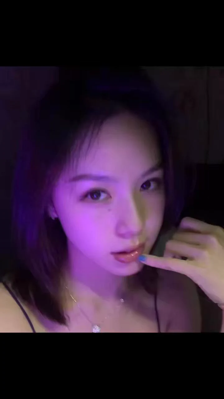 每到晚上的空虚感，紧绷的神经松弛下来，就很想找个柔情的哥哥激情的缠绵一番，滋润我饥渴的肉体，平息我躁动的内心。本人实名约 #欢迎关注私信报名🥰 https://t.co/FkR0OdKR0P