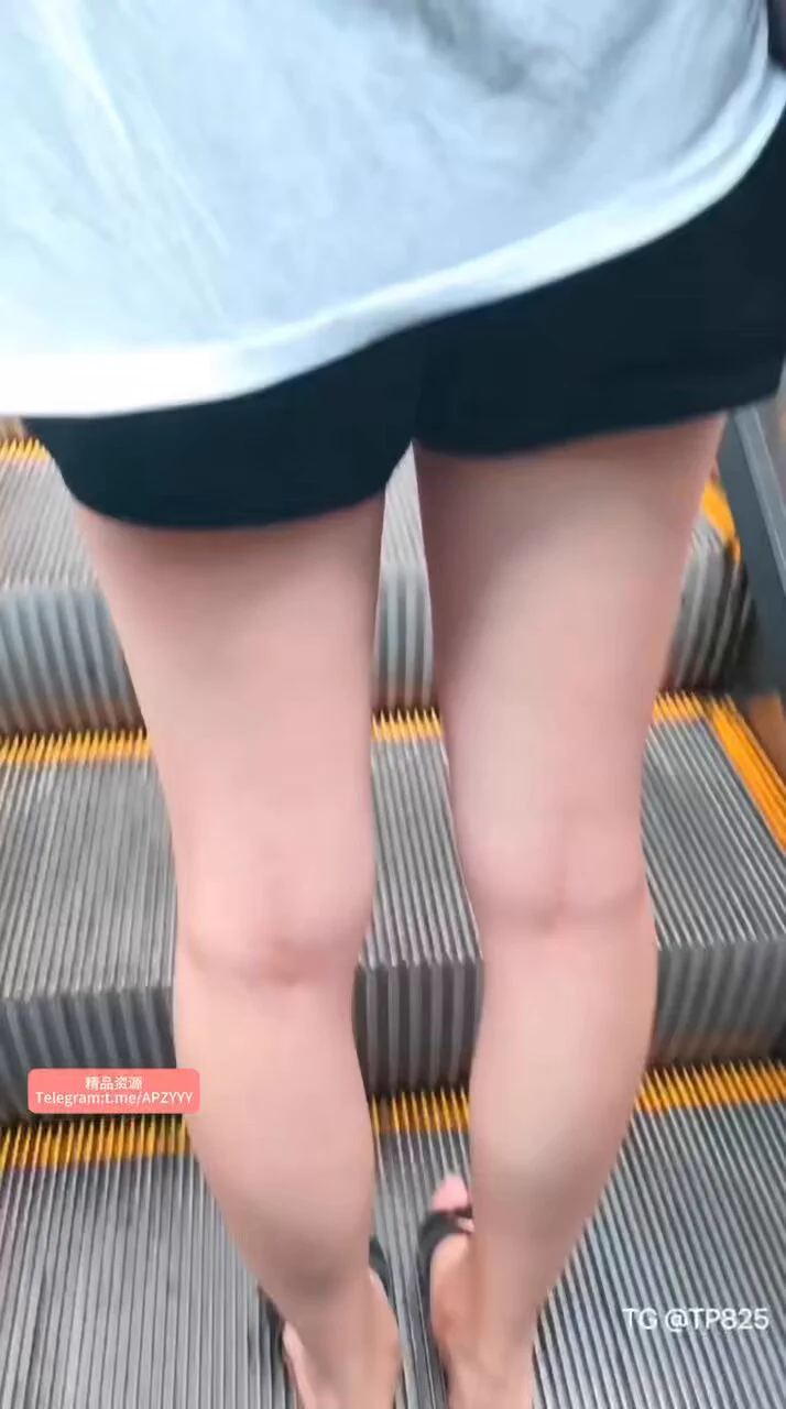 ✨直接往妹妹腿上喷射 被发现了 妹子用纸巾擦完盯着看 这眼神快杀人了！完整版👉主页置顶 https://t.co/liP9oizKfV