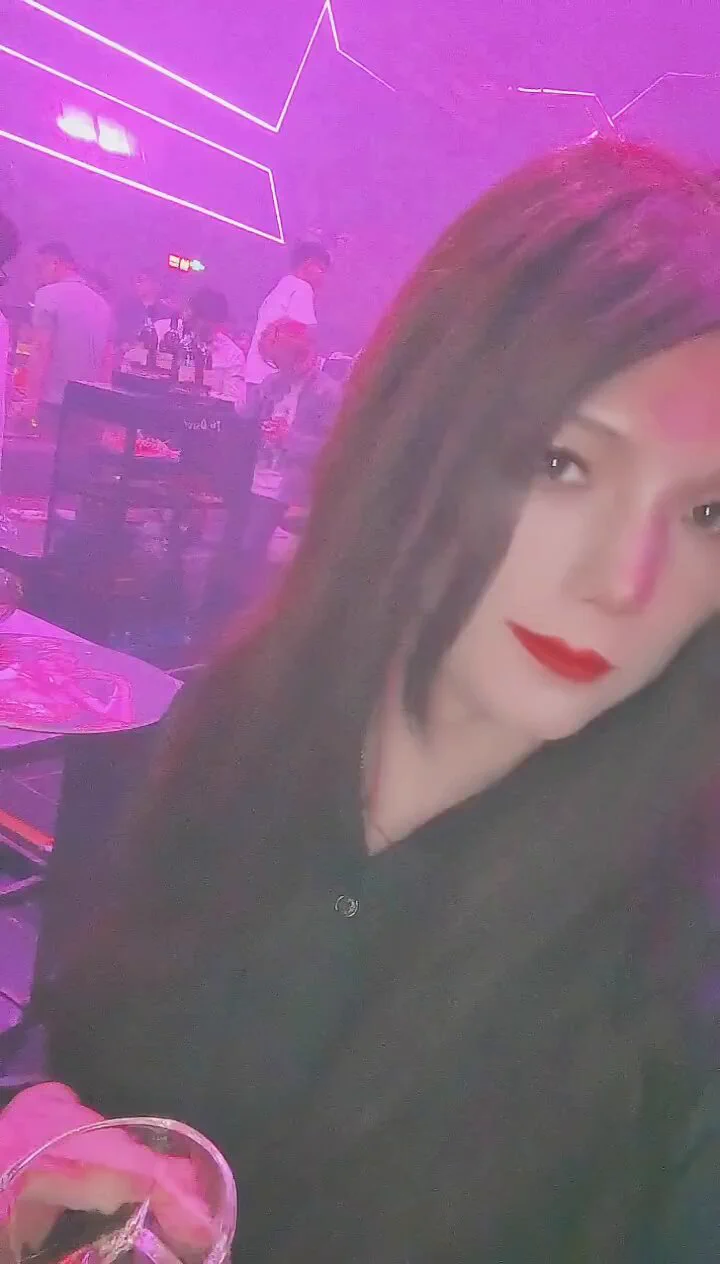喜欢喝酒🔥@SexytoBaby@SexytoLady@SexytoDoll@SexytoGirl https://t.co/gqd4lGipU0