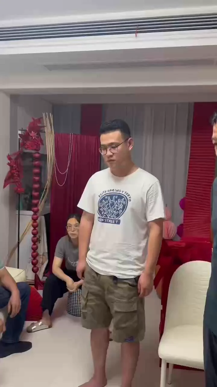 网传月入三千谈两个女朋友，一个7年，一个3年，这个月办婚宴 暴露了👍👍 https://t.co/hOgiWsdAwf