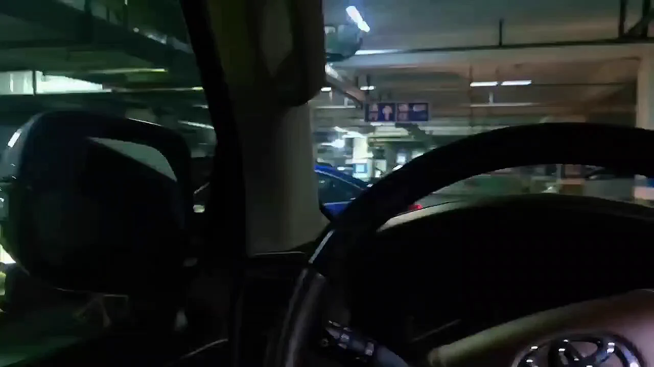 马上粉丝破万了 更新一部有趣的大作 微露脸地下车库 本想着车震 结果对面来车了 一直用大灯晃我们还在那窃窃私语 我告诉老公别怂 结果又来了好几个物业维修工 天呐 我感觉我被围起来了 最后还是当着维修工面吃着老公🐔 厉害吧🫠在这里也感谢一下我的师傅 亦师亦友 已圈 断更@luchu888@ypzs888 https://t.co/3fj1mnGWth