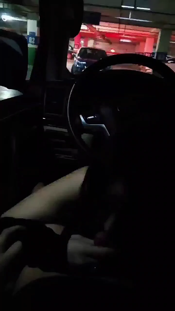 马上粉丝破万了 更新一部有趣的大作 微露脸地下车库 本想着车震 结果对面来车了 一直用大灯晃我们还在那窃窃私语 我告诉老公别怂 结果又来了好几个物业维修工 天呐 我感觉我被围起来了 最后还是当着维修工面吃着老公🐔 厉害吧🫠在这里也感谢一下我的师傅 亦师亦友 已圈 断更@luchu888@ypzs888 https://t.co/3fj1mnGWth