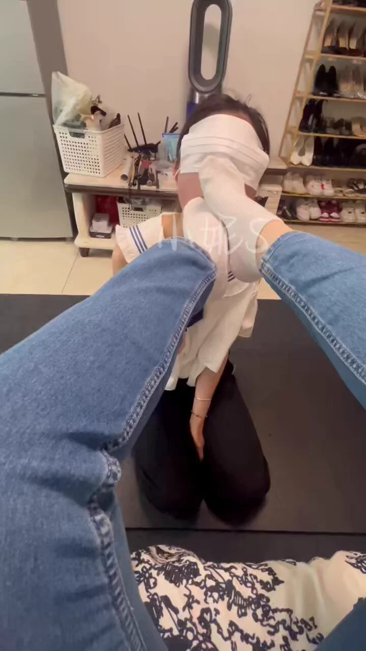 母狗闻舔棉袜脚，插嘴羞辱贱货～#恋足 #棉袜 #羞辱 #母狗 #女M #女女sm #插嘴 上课私信➕V🚪99 低一张；或加Q看首页。玩物直播更ID：111473@KawasawaSen@ToBulma @ToBulaer @BulmaList https://t.co/gloOPUQ1Cu