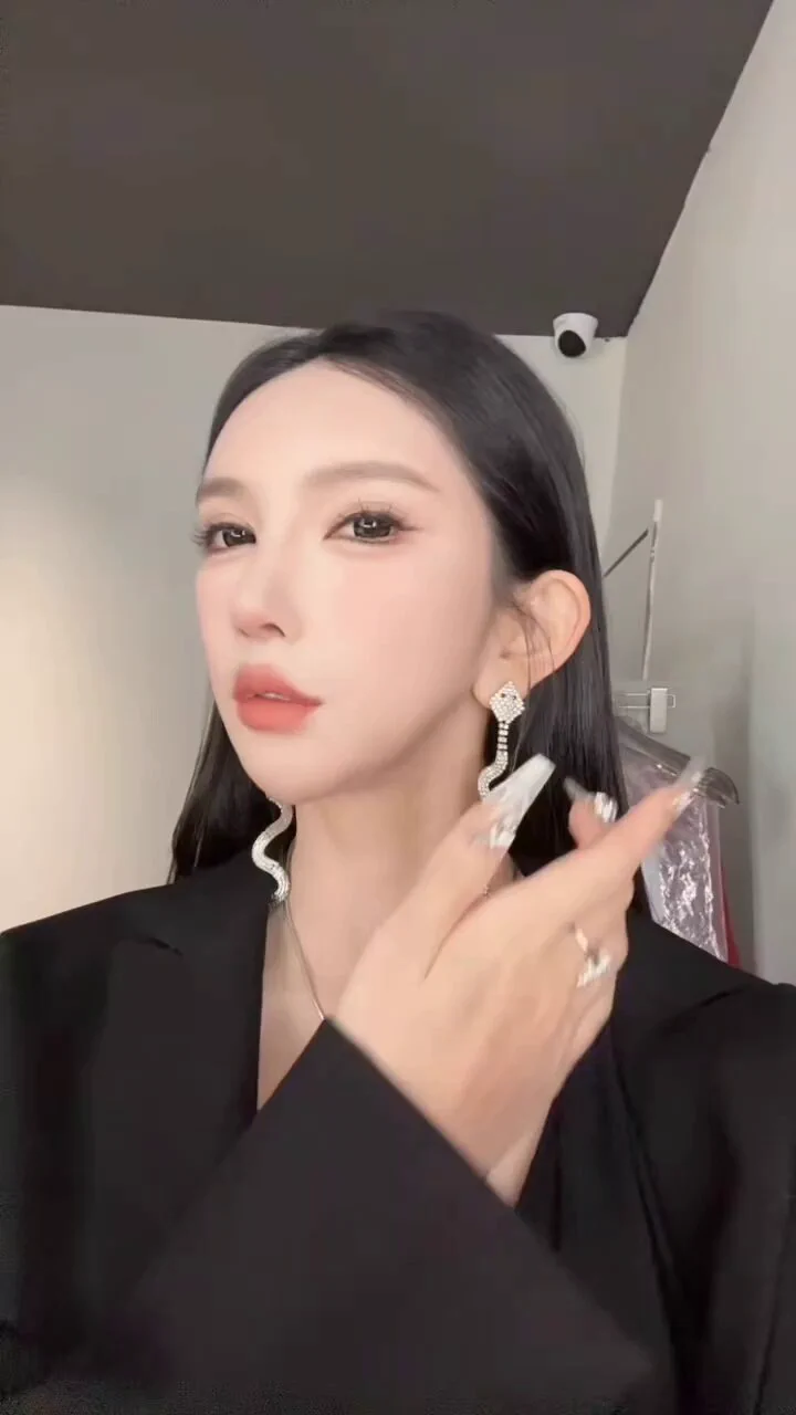 硬w 赵舒琪  在上海极品纯欲网红 • Bust75/G  Height•178cm  Weight•50kg•  可盐可欲   优雅时尚• 皮肤雪白  全能选手   细腰翘臀• 身型窈窕  完美比例   优质品质• 🫦活无敌 触⚡️感 电臀🉑️潮💦• 💕SM 扮演任何人设女友💕• 凭实力单单好评 大号👉🏻白鹤🥇私人订制@bh8881bot https://t.co/l71X3g8ysM