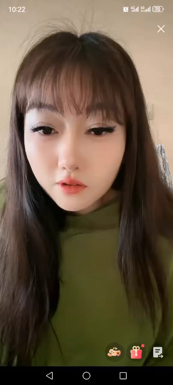 感觉是故意的 这奶子太大了 https://t.co/YWb489y8Tm