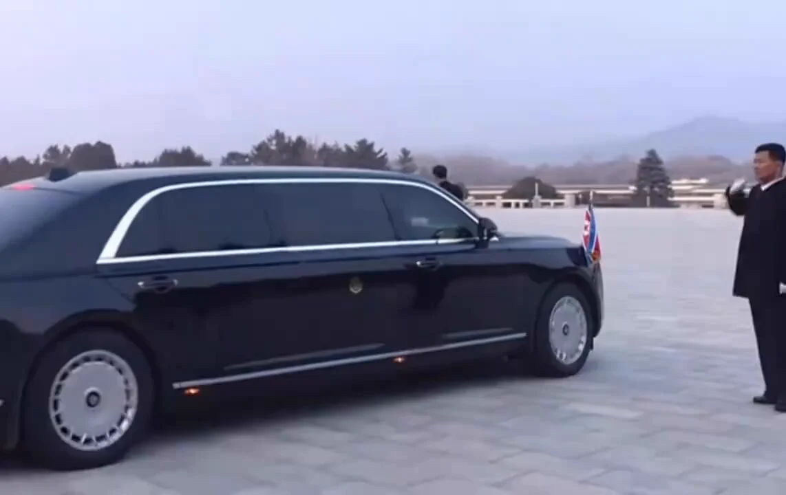 驱逐舰下水把胖子气坏了，神经都气紊乱了，坐车里穿着大衣，下车就脱 https://t.co/MdDXyj3sDn