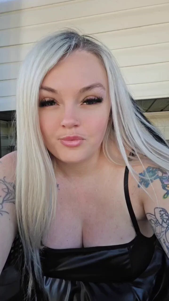 Hey happy Monday 😊 https://t.co/itxf6GmzFP