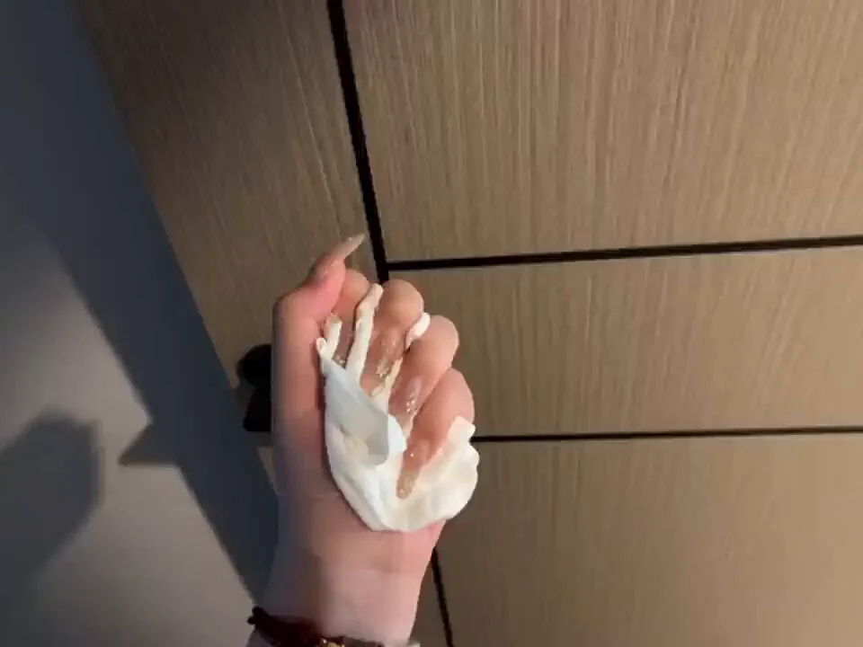 这样看的出来我是反差婊吗？ https://t.co/kQJpNoKawL