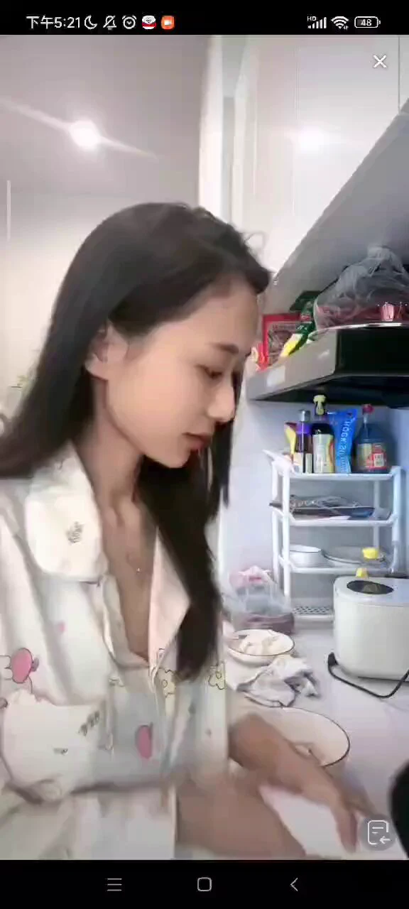兄弟们应该很喜欢这种走光方式的视频吧 https://t.co/hdn7LcffJ8