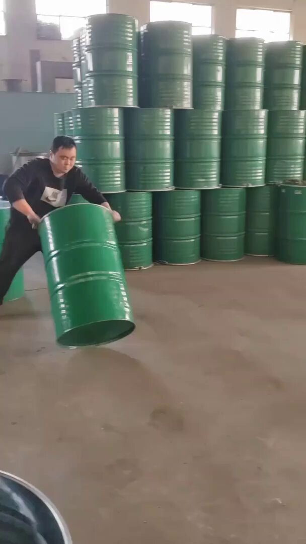 高手在民间！搬运工展示绝活“转桶入库”，丝滑转运200升油桶，弧线走位行云流水，仿佛自带定位系统，网友：力与美的完美结合！ https://t.co/7PQC7csThA