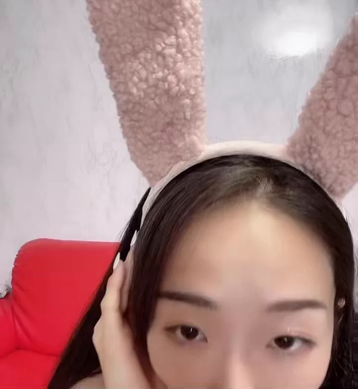 終於知道為什麼你們那麼愛女森吃吃了像這樣單純只看表情就能呈現滿滿色感…特地戴上最近新買的兔耳朵錄影看看氛圍感好特別⁄(⁄ ⁄ ⁄ω⁄ ⁄ ⁄)⁄ #色與可愛同時具備給你們選擇 「1.捉I氛圍感 2.捉Iの過程」你們捉I 的時後覺得什麼比較重要 #留言告訴我 https://t.co/SN3SY5AZJT