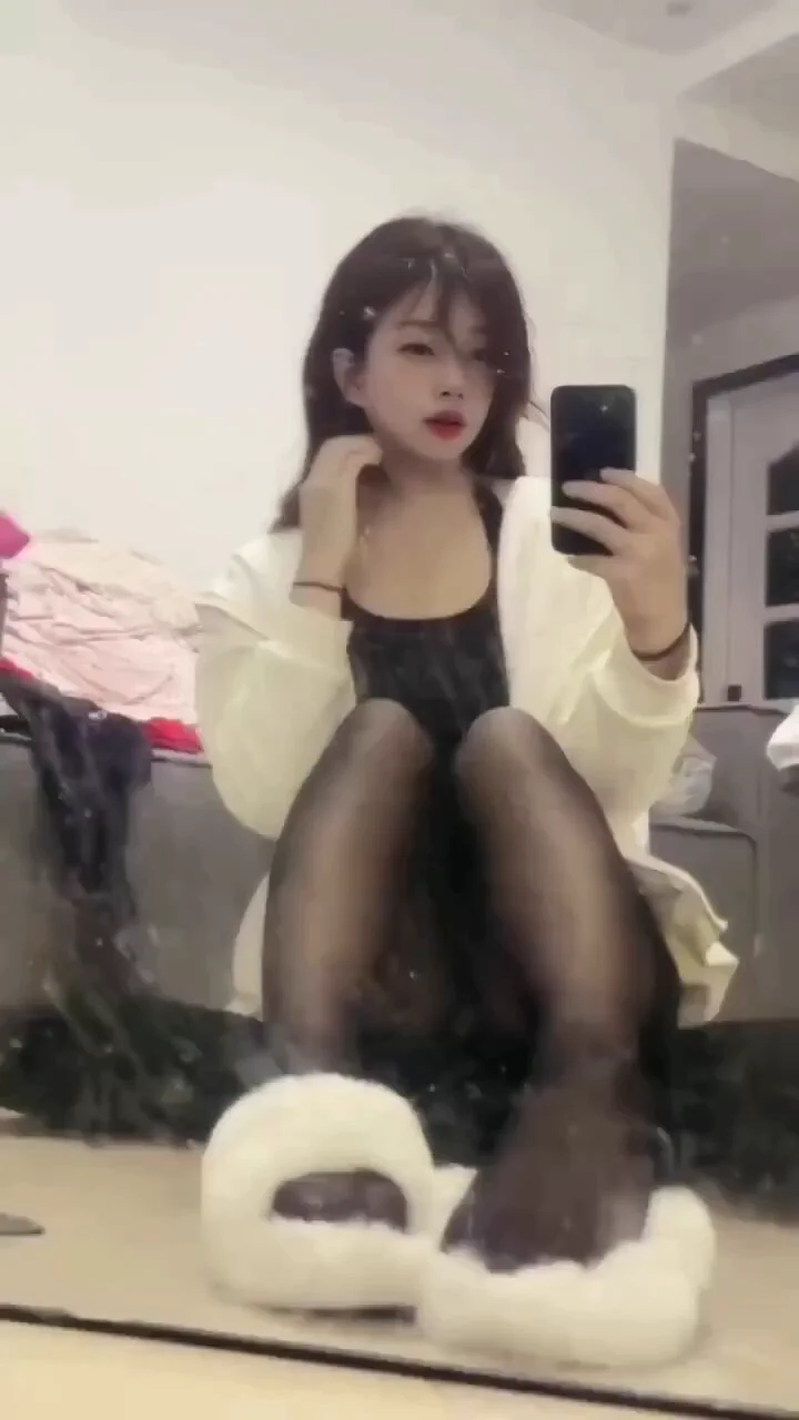 看见妈妈的丝袜jo jo ，就忍不住舔了吧贱儿子？人妖妈妈的仙女棒也要你的狗舌头吮吸干净呢💅想要妈妈的丝袜舔舔吗？#人妖 #sissy #TS https://t.co/9p5wF8HMjT