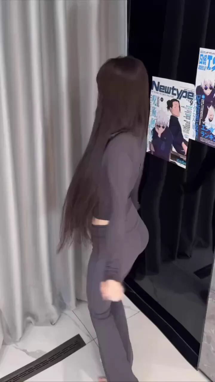 今天看哪一套冲？评论区发出来，晚上抽点粉来直播间！！！ https://t.co/09mNnDMt5e