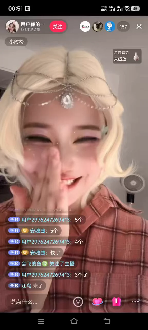 镜面反光 全漏了 这个女主播真的顶 https://t.co/kvPuRx5IHn