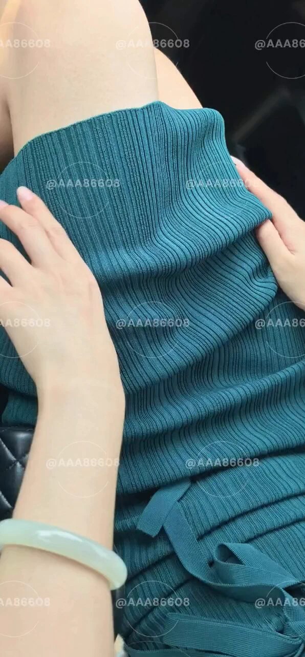 上次玩前妻时随口说了一句以后见我时不能穿内裤，方便我随时玩她的骚穴。当时就是随口说了一句，今天前妻见我时真就真空来了。前妻经历了这么多任主人，现在给调教的真他妈是条好狗 https://t.co/PQkXmCczxU