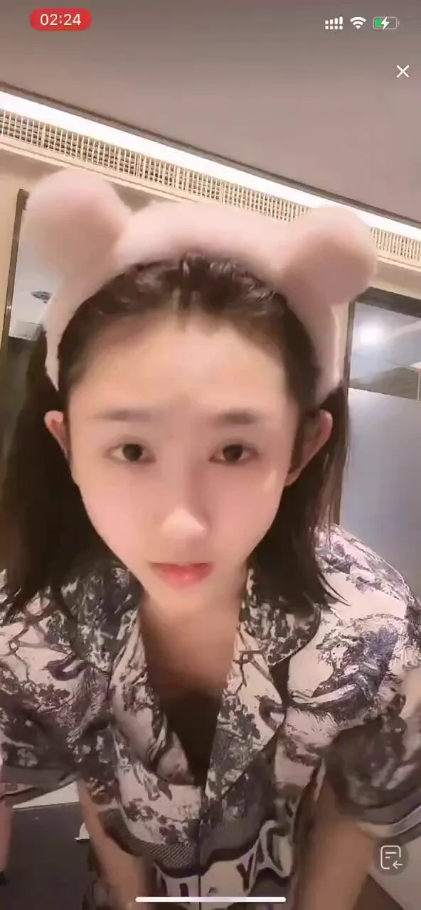 建议手机亮度调高 https://t.co/H5NRmhdKv9