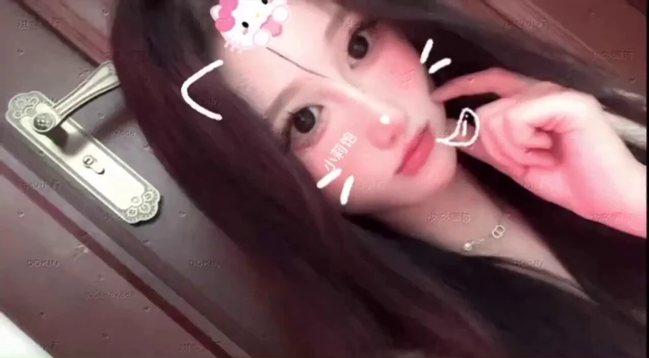 超高颜值顶级抖音美女可御可萝喜欢cos的顶级反差骚母狗，粉嫩嫩的骚穴被内射流出来，完整版在主页置顶电报群冲冲冲！
@007share @wqganenshi_ @eggroll_tea https://t.co/WUXunu24CC