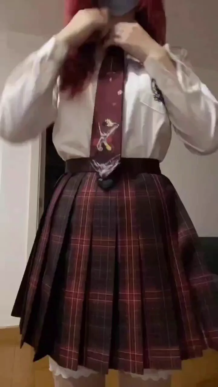 有人会好奇，
一个可爱的女孩子，从正常穿搭到一丝不挂，到底需要多久？

二十多岁的她，
很羞耻，
她从未做过这种事，
从来没有如此正式地、认真地、完整地被人欣赏身体。

在平时，周围人都只见过她的日常穿搭，夸她漂亮、可爱、做事利落。

人们不曾知晓，如此漂亮的女孩，回到家后会是什么样子。 https://t.co/vo18jEySOk
