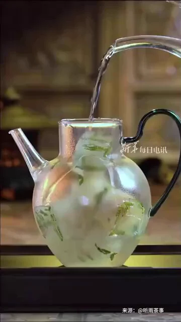 收藏！30秒教你做荔枝龙井冷泡茶！
夏日炎炎，快来学做荔枝龙井冷泡茶，感受果香与茶韵带来的清凉吧！ https://t.co/Qlv3EYtuiH