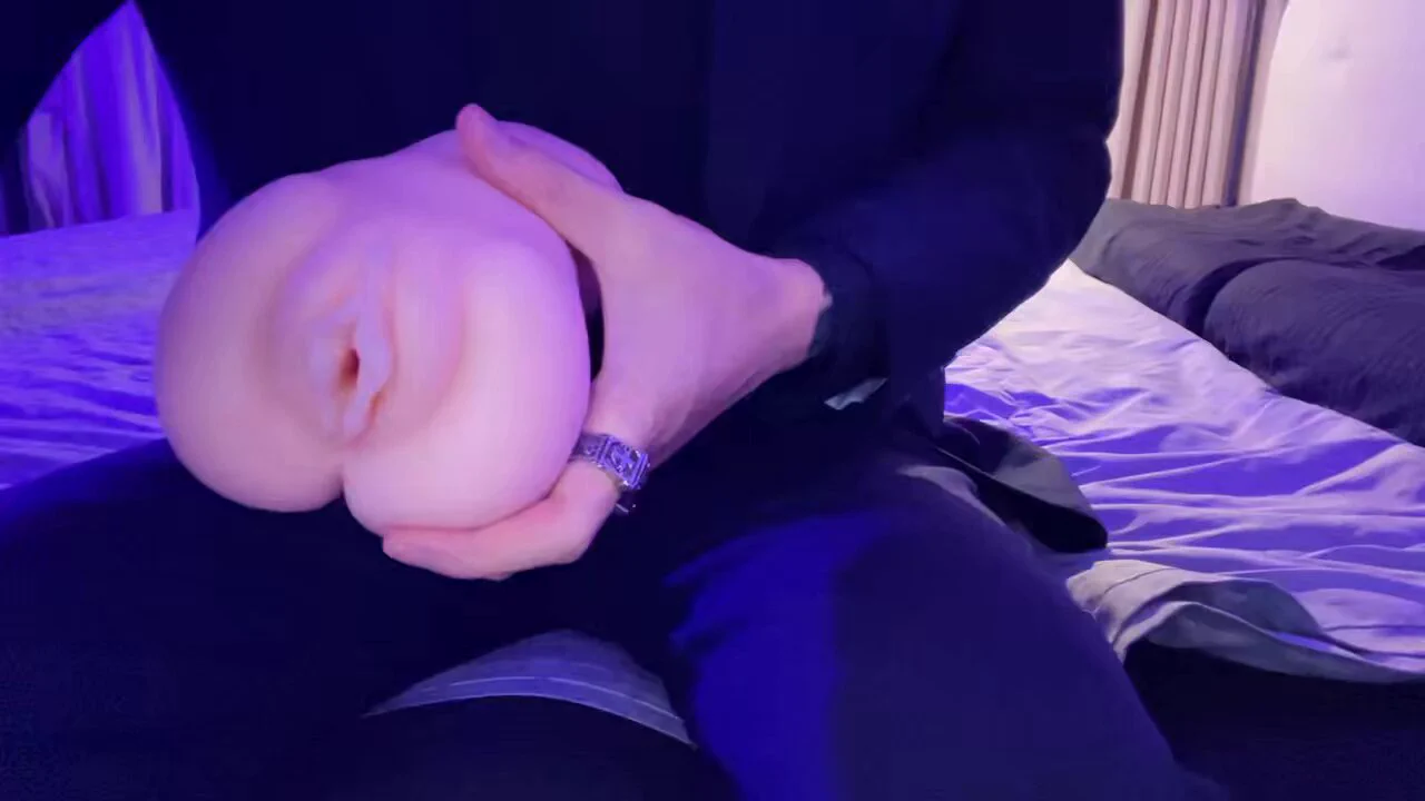 正装 
指奸

飞机杯：@GXPsexytoy 
手指进去的一瞬间就被吸住了
#指奸 #飞机杯 
（评论区有链接🔗） https://t.co/YFu50hj1uK