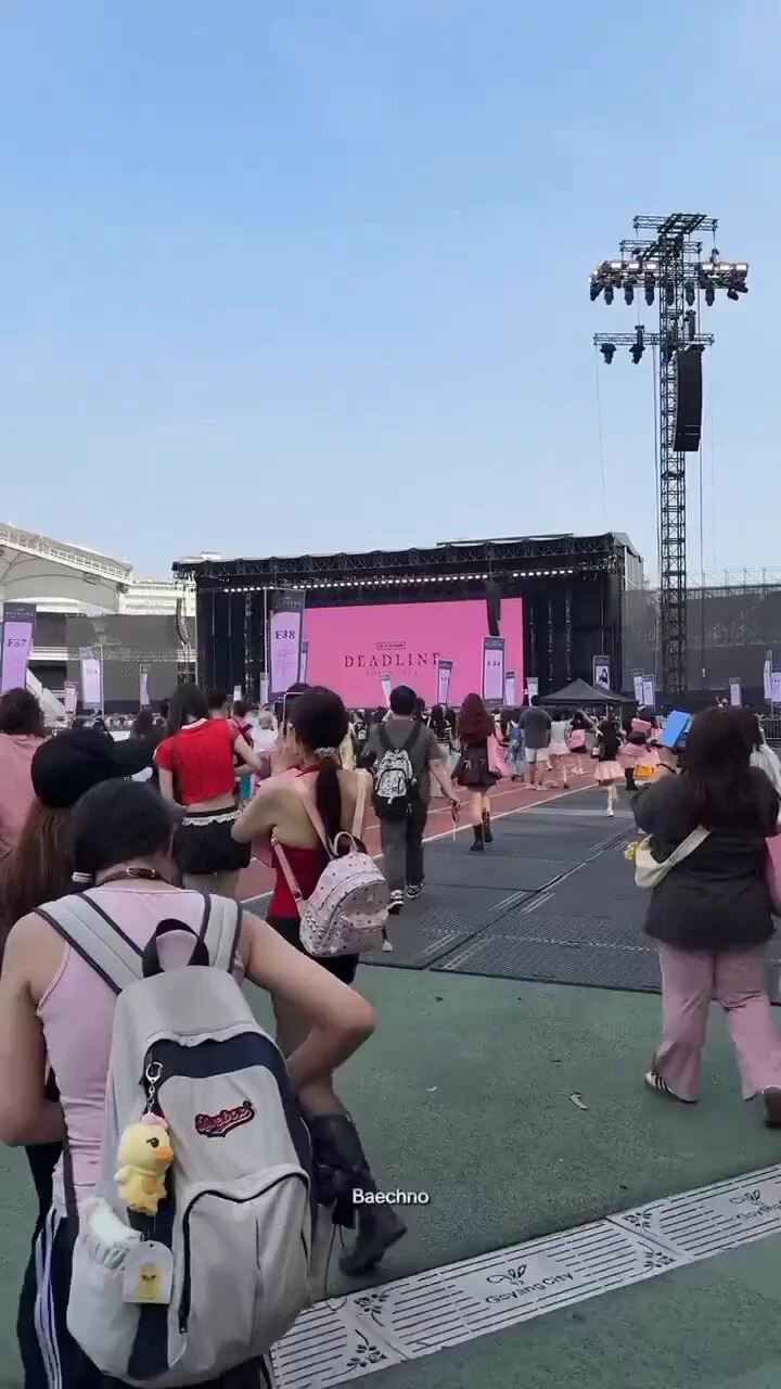 BLACKPINK SEAT最高級席過ぎてえぐい。 https://t.co/9k4okk3Wkr
