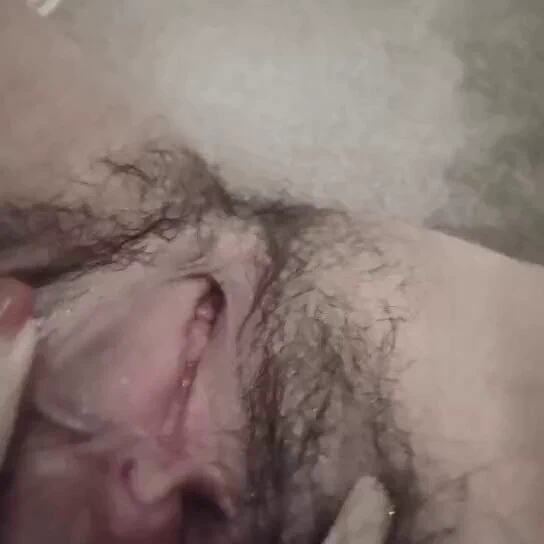 不白看 给你们看看湿润润的骚穴
＃母狗 ＃骚货 https://t.co/spyq25vxrV