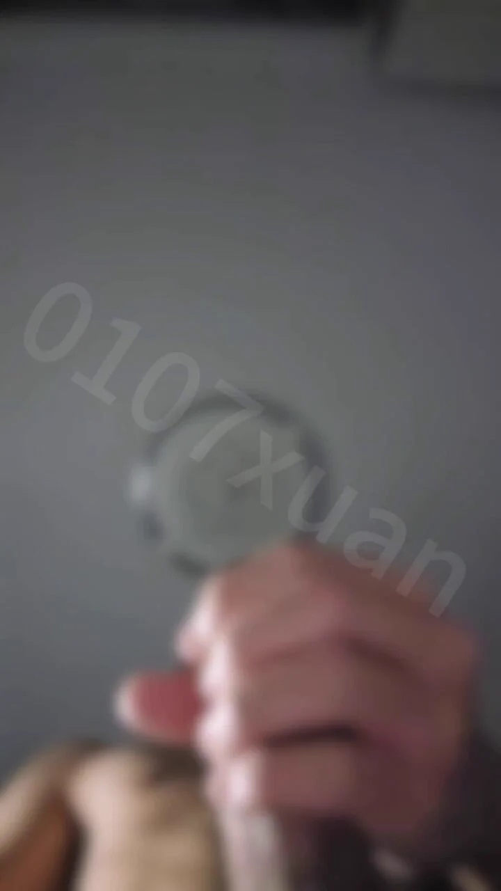 【抬头接精】在镜子前粗口控r 让骚狗自己也看看自己的傻逼无脑样 接着坐脸
浓密的阴毛和鸡巴捅进狗嘴里 #粗口控r #大屌 #怼脸 #脚底

⬇️射精完整12分鐘 📷
订阅通道https://t.co/VbOYc5tp07    
电报通道https://t.co/IMDx8LcARO https://t.co/G1V7ULczM6
