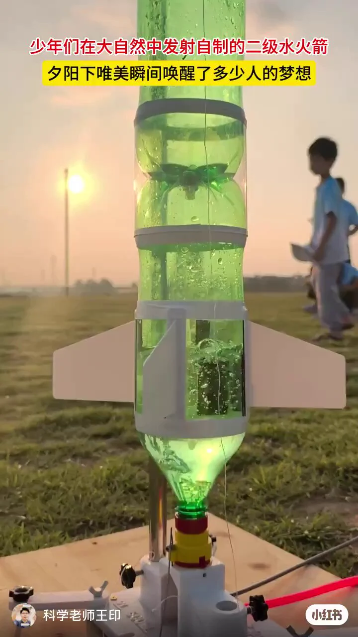 In China, students made a two-stage rocket using a cola bottle and water pressure.

 https://t.co/hHvLa0kpWq